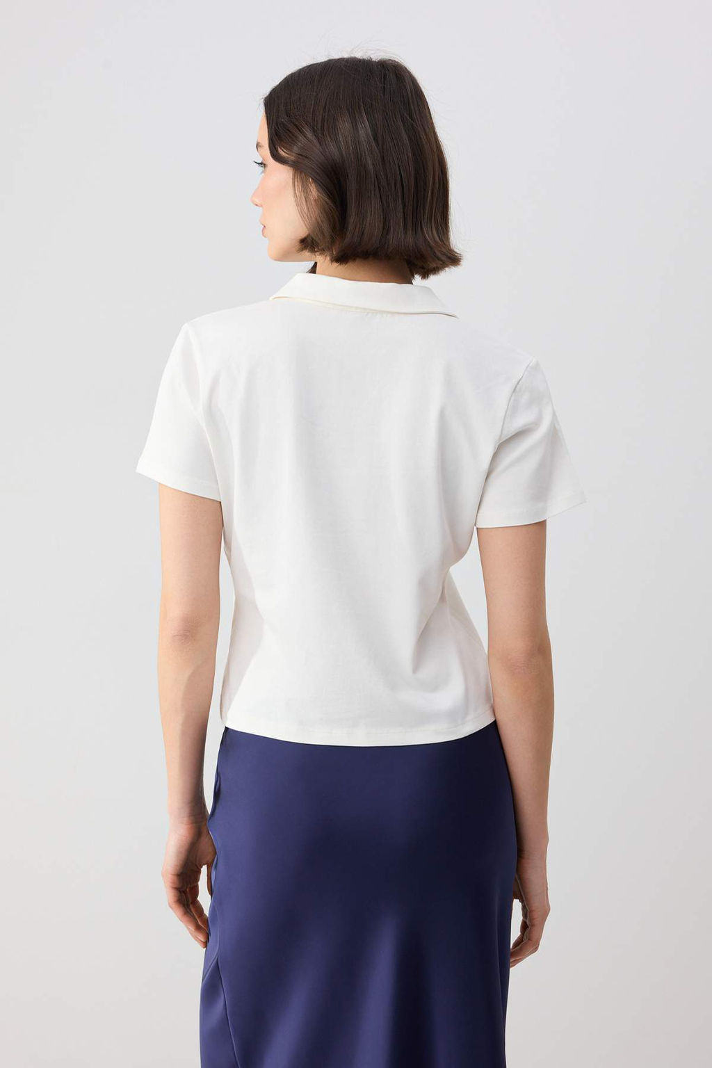 Wardrobe Essentials-Ekru Fitted/Vucuda Oturan Dugmeli K?sa Kollu Crop Esnek Orme Bluz TWOSS26BZ00272