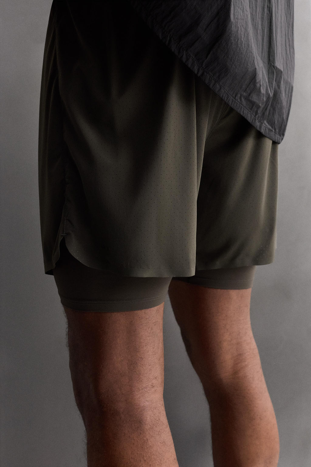 2-IN-1 PERFORATED SHORTS