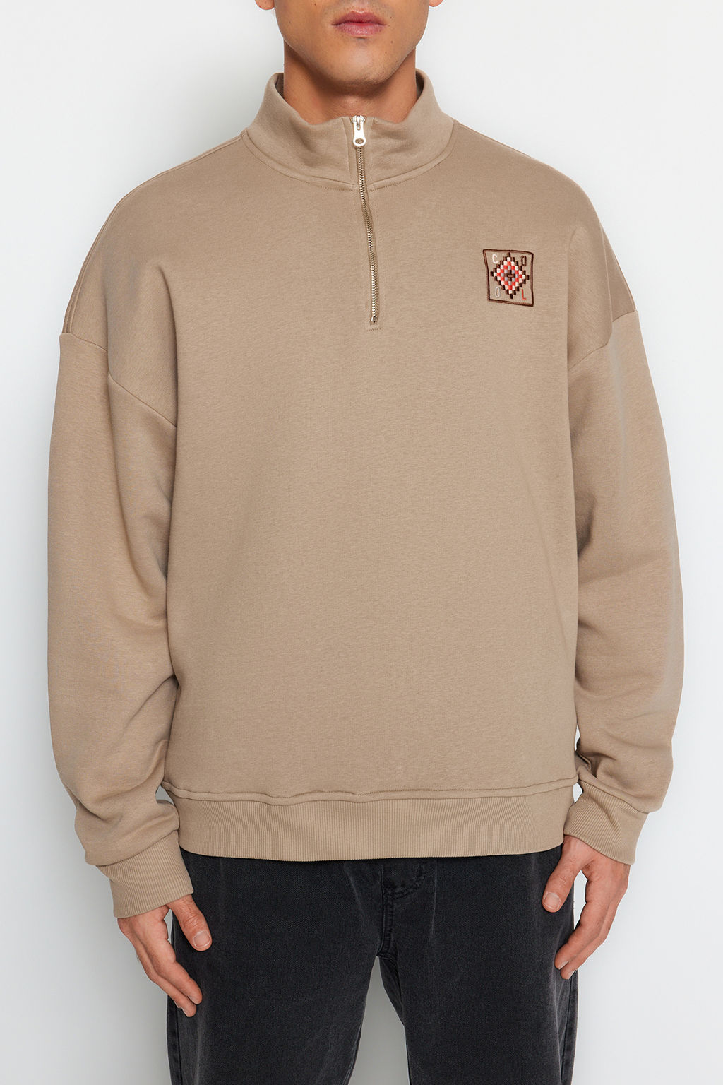 TRENDYOL MAN Vizon Oversize/Genis Kesim Fermuarl? Nak?s Detayl? Ici Polar/S?cak Tutan Sweatshirt TMNAW24SW00132 - Trendyolmilla фото 4