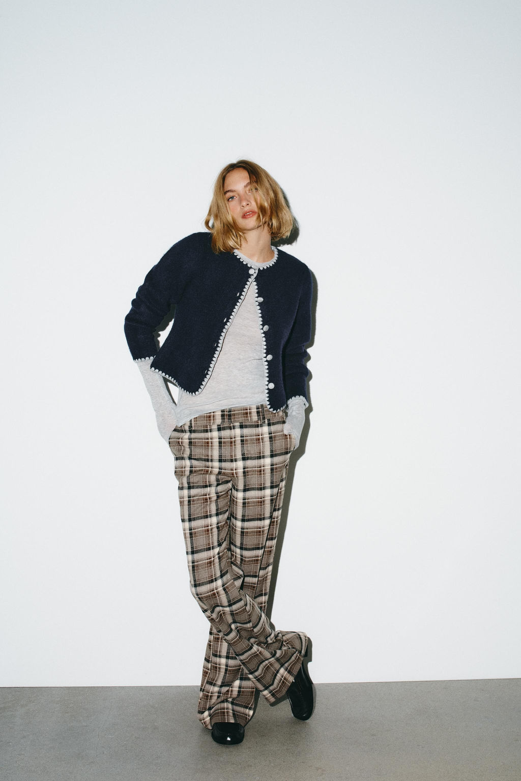 CONTRAST EMBROIDERED CARDIGAN