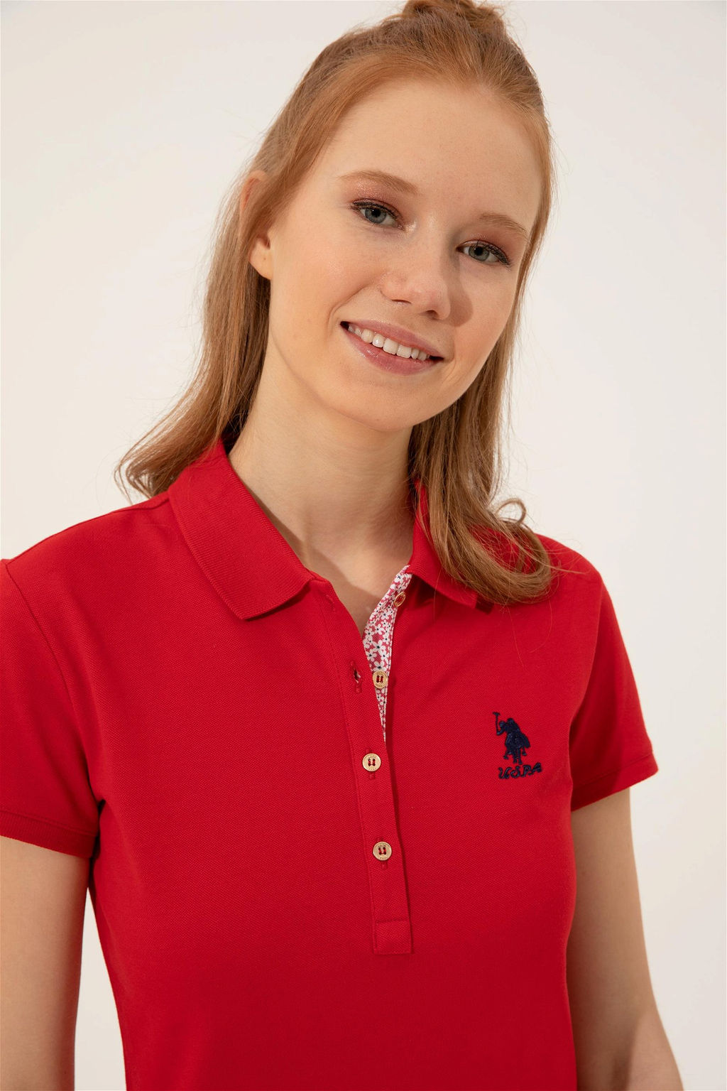 Женская красная футболка с воротником-поло - U.s. polo assn фото 8