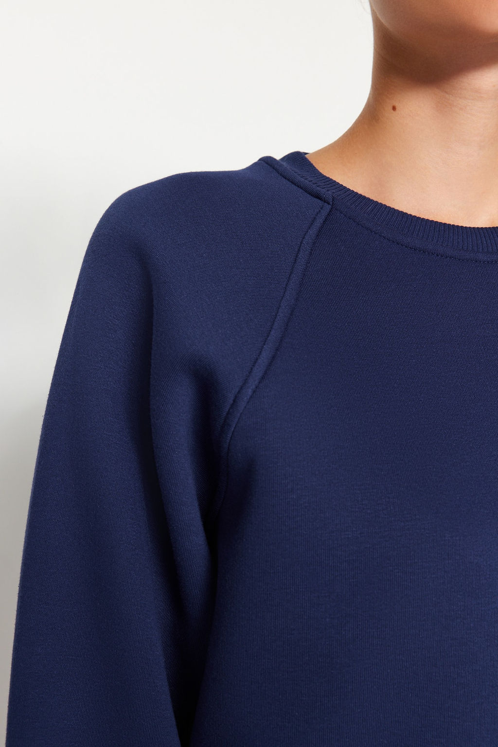 Lacivert Relaxed/Rahat Kal?p Basic Reglan Kol Bisiklet Yaka Orme Sweatshirt TWOAW24SW00104