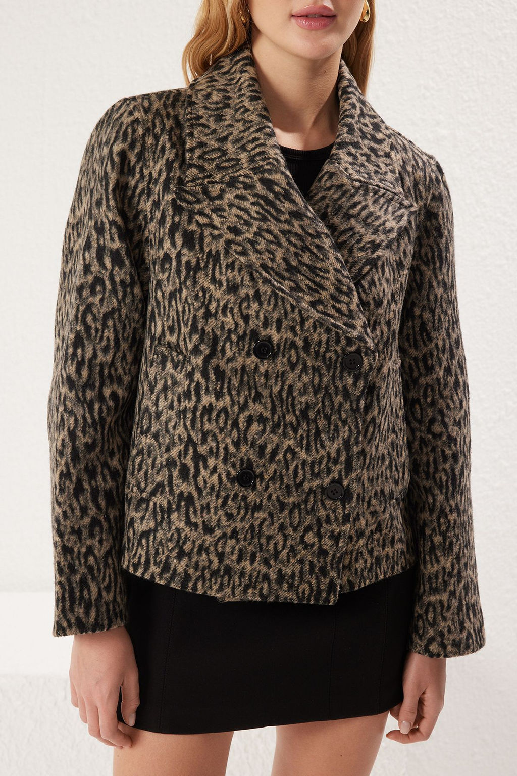 Trendyolmilla Cok Renkli Leopar Desenli Kruvaze Oversize K?sa Kaban TWOSS25KB00002  фото 3