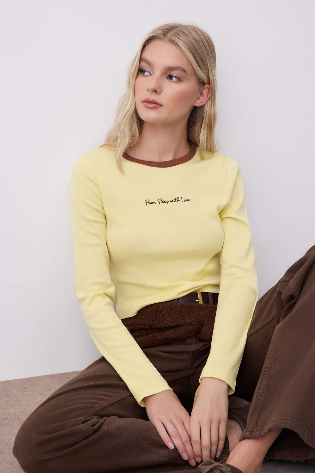 Ac?k Sar? Nak?sl? Fitted/Vucuda Oturan Kontrast Detayl? Orme T-Shirt TWOAW26TS00019 - Trendyolmilla фото 6