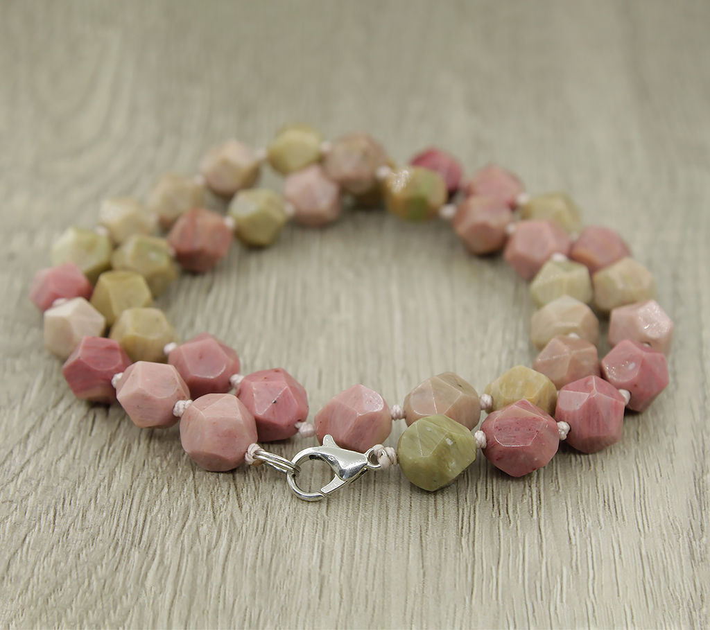 Родонит светлый (Россия) 10мм гранёные "Валькирия", бусы длиной 52см