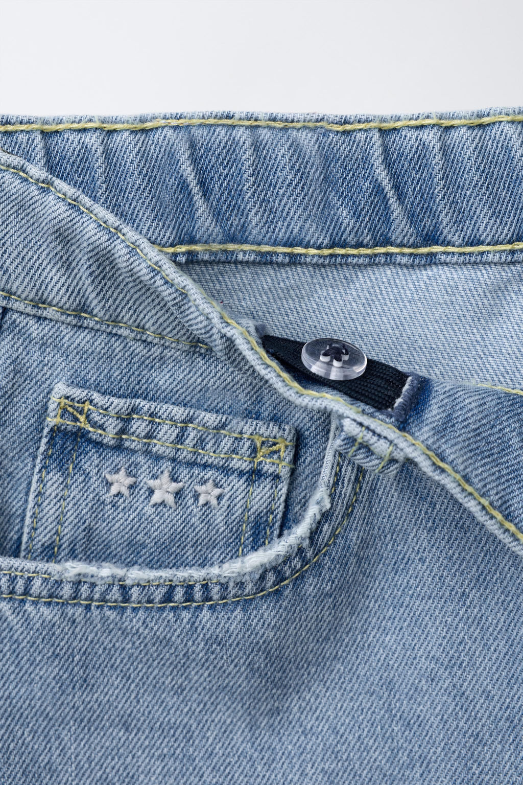 EMBROIDERED FRAYED DENIM BERMUDA SHORTS - Zara фото 3