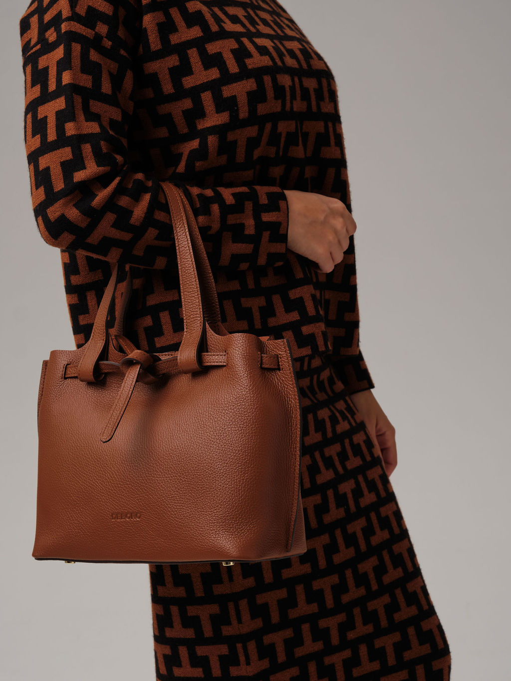 Кожаная сумка Deboro 31002 коричневый фундук