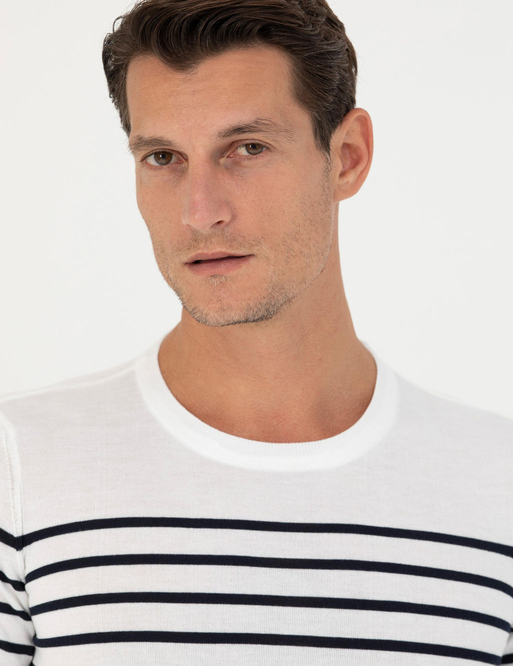 Beyaz Slim Fit Bisiklet Yaka Triko T-Shirt