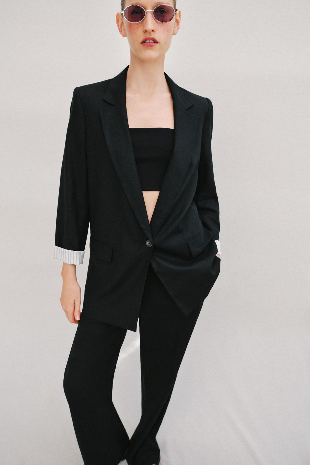 BLAZER CON LINO MANGA REMANGADA / Negro - Zara фото 2