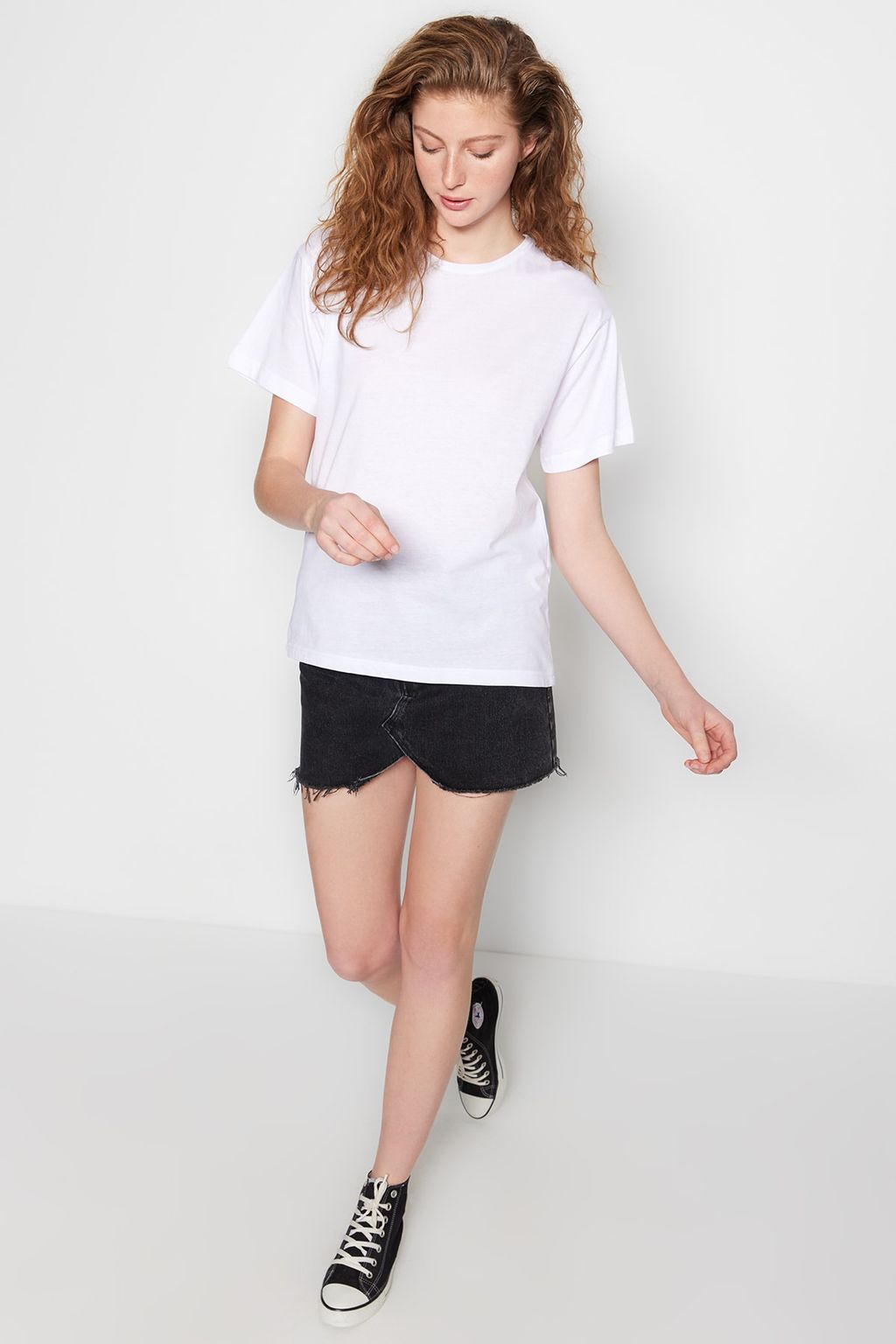 Beyaz %100 Pamuk Bisiklet Yaka Oversize/Genis Kal?p Orme T-Shirt TWOSS20TS0134