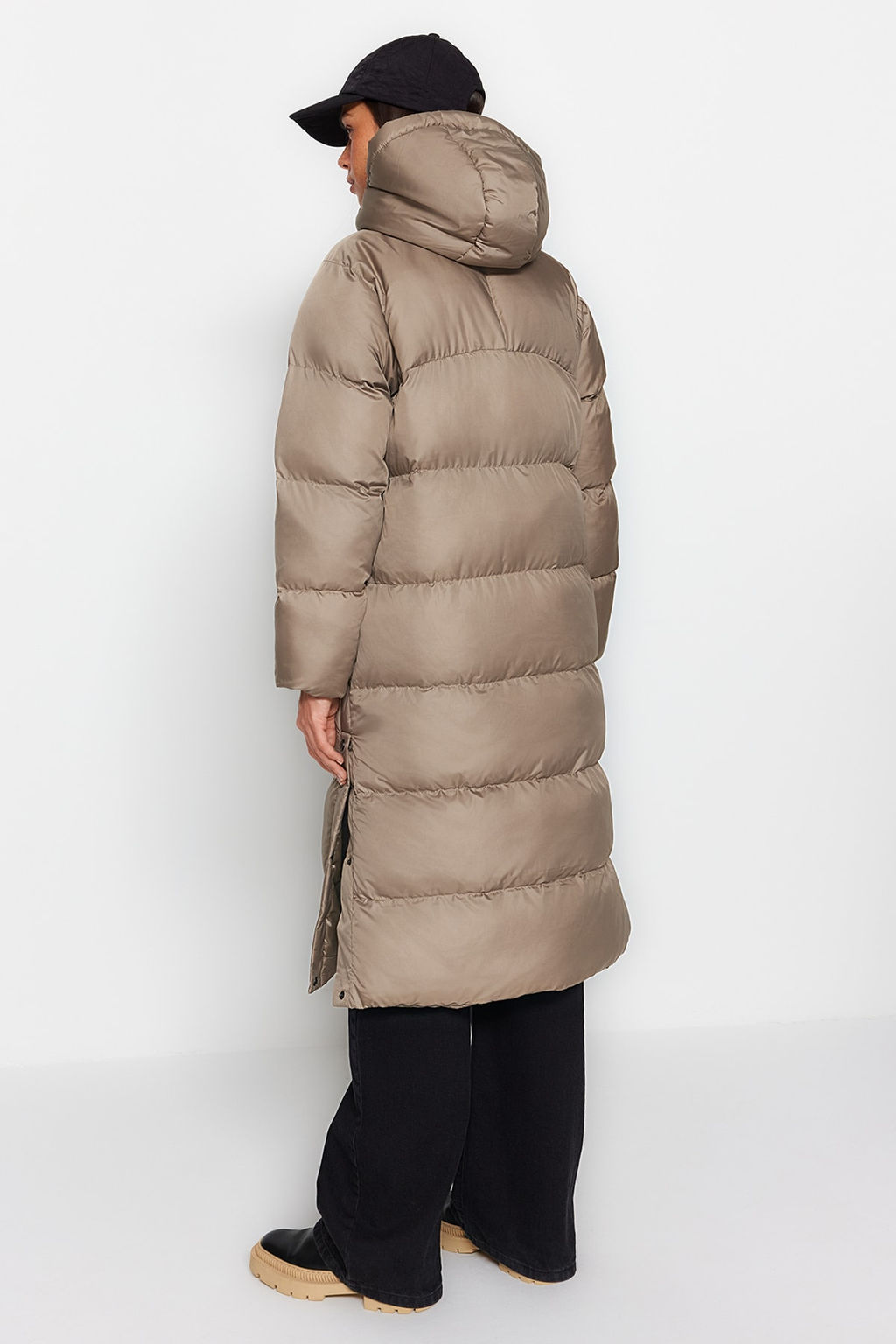 TRENDYOLMILLA Ekru Regular Kapusonlu Yandan C?t C?t Detayl? Su Itici Uzun Sisme Mont TWOAW24MO00104  фото 5