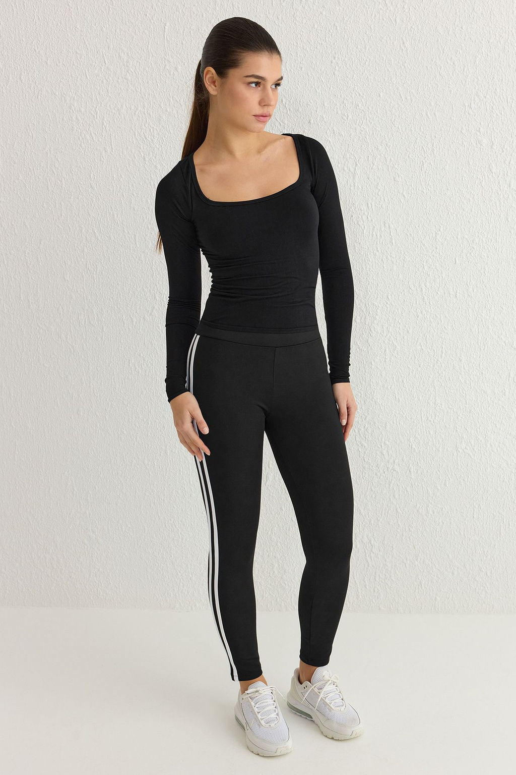 TRENDYOLMILLA Beyaz Seamless/Dikissiz Uzun Kollu Orme T-Shirt THMSS25TS00003 фото 2