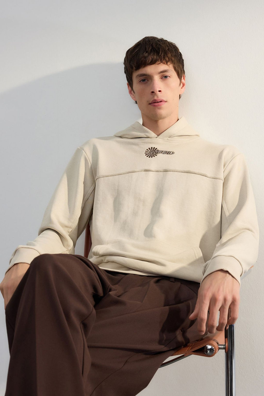Bej Premium Regular/Normal Kesim Dikis Detayl? Nak?sl? Sardonsuz Sweatshirt TMNAW25SW00099
