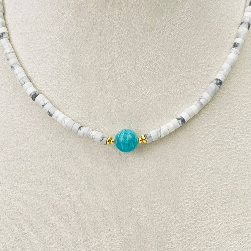 Колье из Говлита и Амазонита