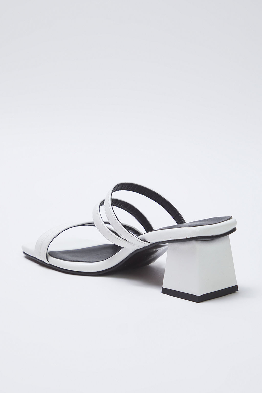 Trendyol Shoes Siyah Ince Bantl? Kare Burun Kad?n Blok Topuklu Terlik TAKSS25TO00065 - Trendyolmilla фото 12