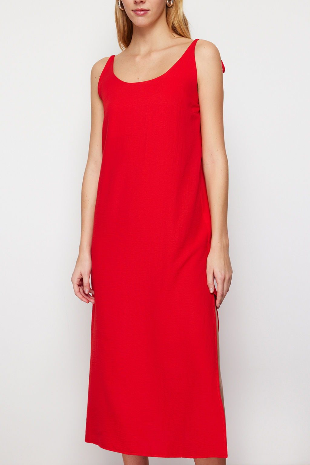 K?rm?z? Duz Kesim Y?rtmacl? Ask?l? Midi Dokuma Elbise TWOSS23EL00413