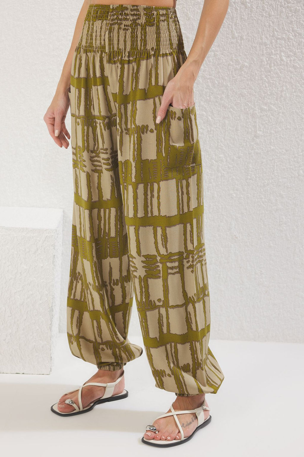 TRENDYOLMILLA K?rm?z? Etnik Desenli Pacalar? Lastikli Salvar Form Dokuma Pantolon TWOSS25PL00063 фото 3