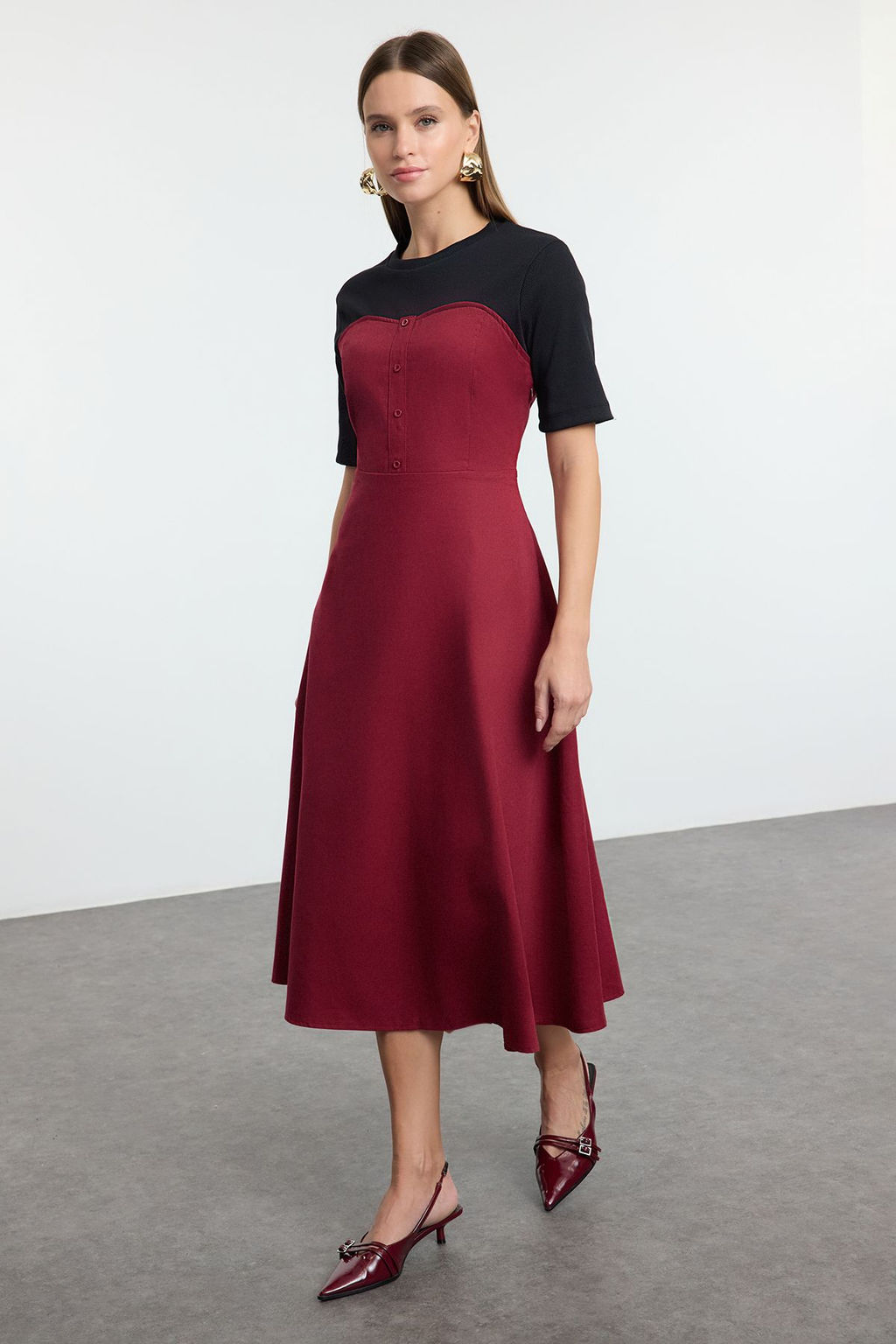 TRENDYOLMILLA Siyah Duz Midi Dokuma Elbise TWOAW25EL00162