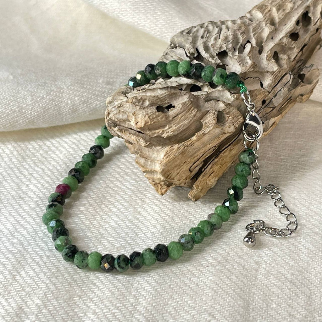 Браслет из Цоизита с включением Рубина 17 см +