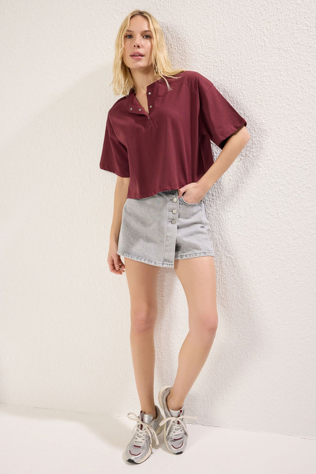 Bordo Kal?n Pamuklu Relaxed/Rahat Kal?p Crop Truvakar Kol C?tc?tl? Orme T-Shirt TWOSS25TS00021
