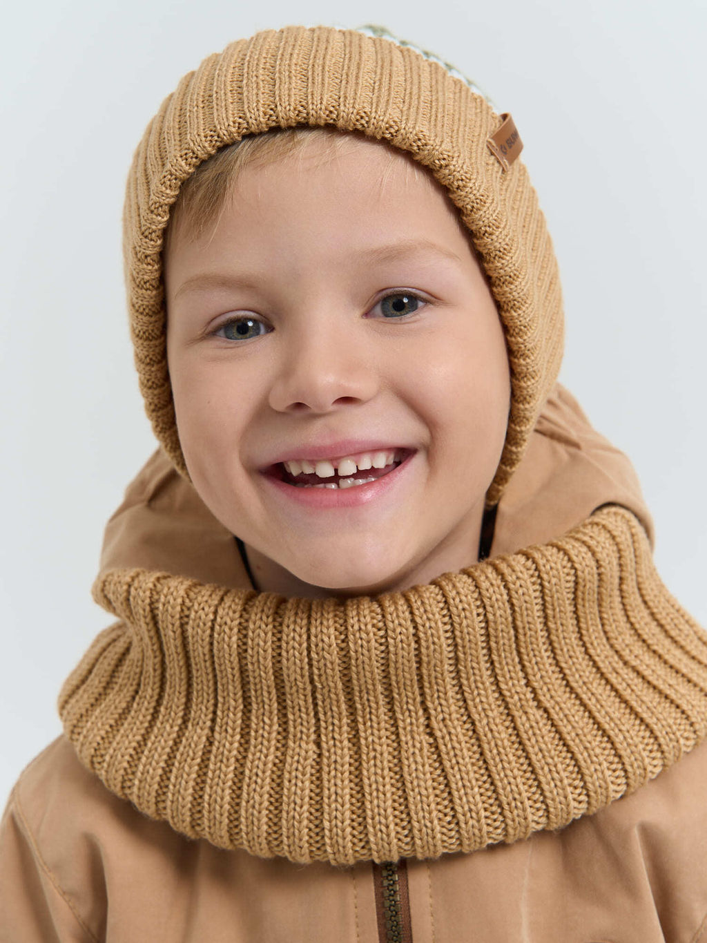 Шапка тыква из смесовой шерсти однослойная Колор блок "Песок"