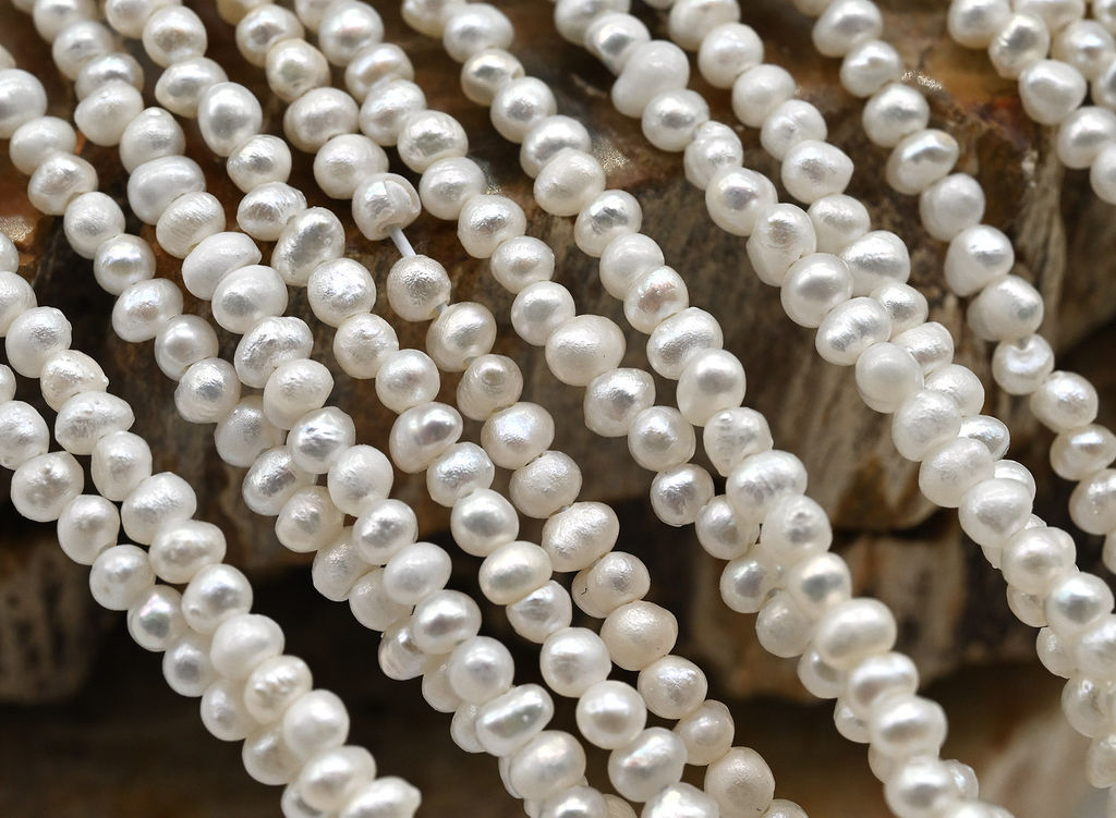 Бусины жемчуг галтовка 2*1,5мм цвет белый, 38см, 200 бусин Радуга камня