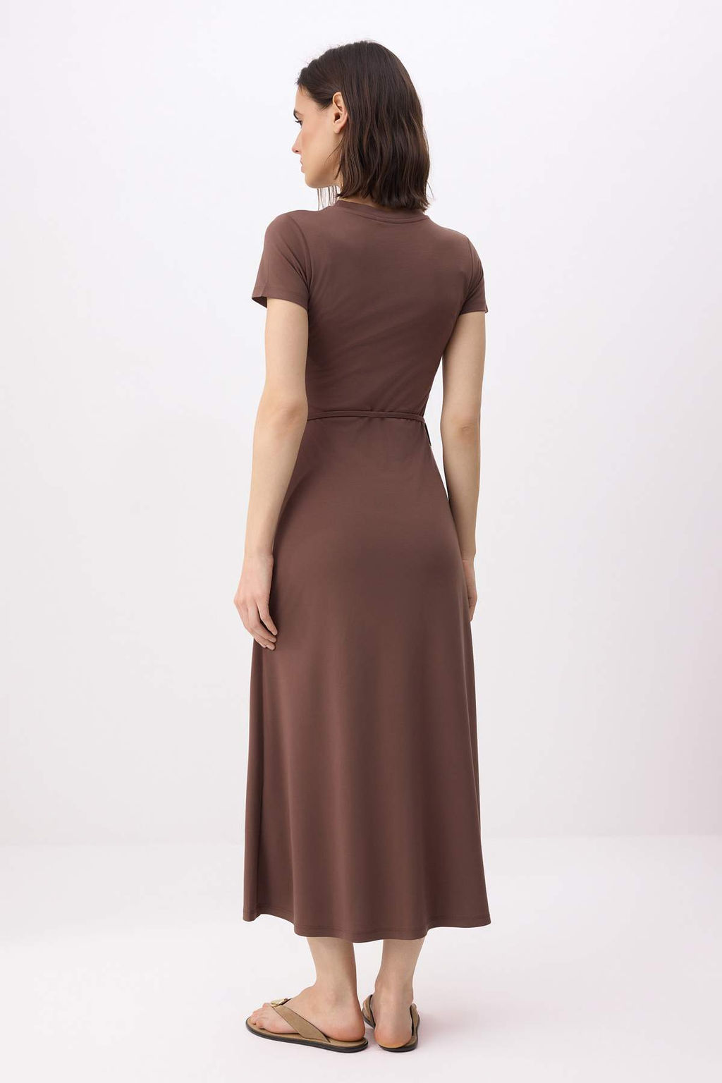 Kahverengi Shift/Duz K?sa Kollu Midi Soft Touch Orme Elbise TWOSS26EL00197 - Trendyolmilla фото 4