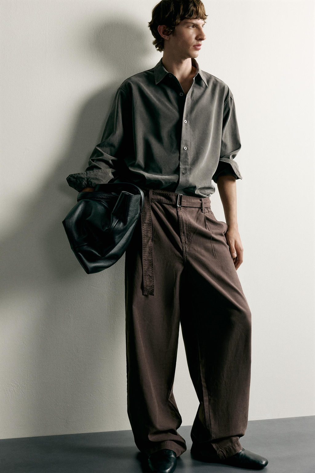 PANTAL?N RELAXED FIT PLIEGUES CINTUR?N / Marr?n / Topo - Zara фото 5
