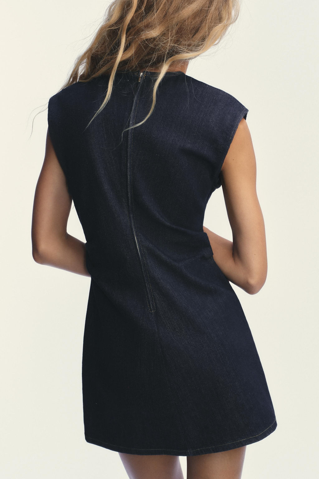 TRF DRAPED DENIM SHORT DRESS - Zara фото 3