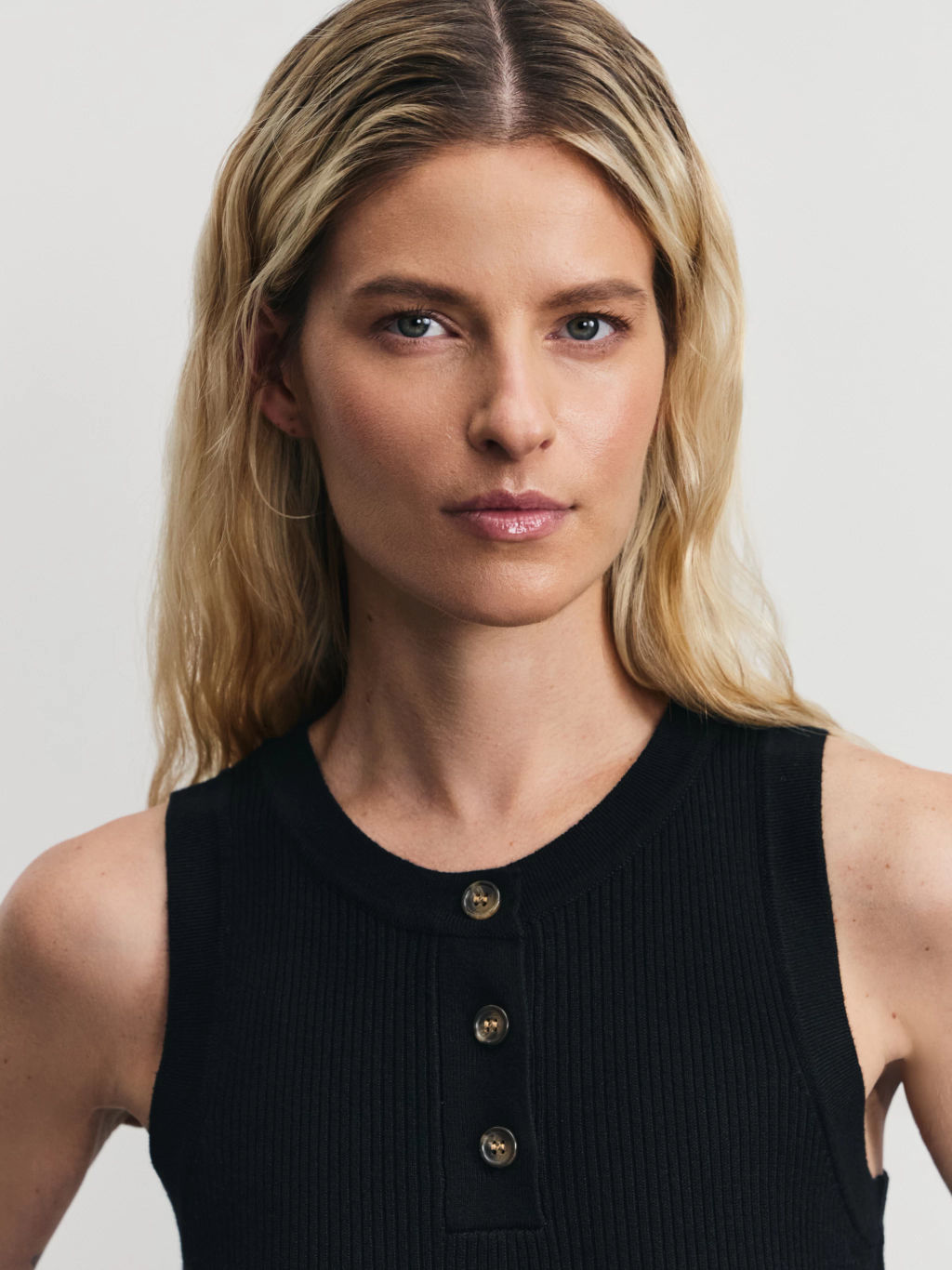 Майка из вискозы в рубчик / Zarina  фото 6