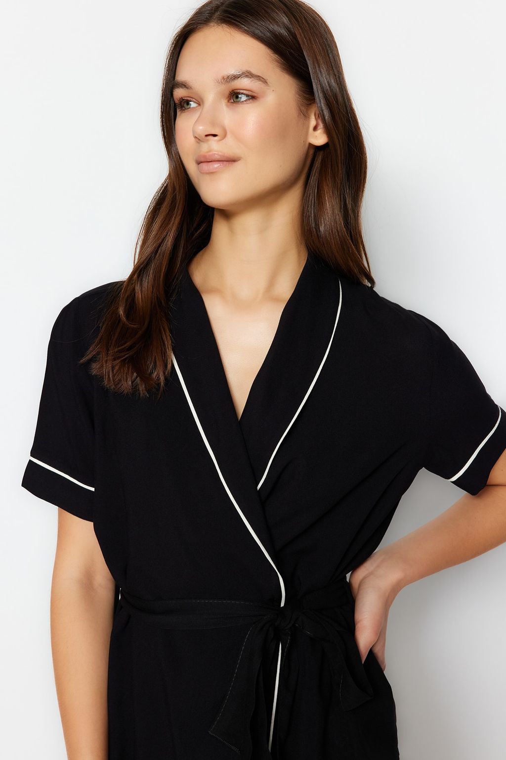 Trendyolmilla Siyah Kusakl? Biye Detayl? Viskon Sortlu Dokuma Pijama Tak?m? THMSS23PT00203  фото 12