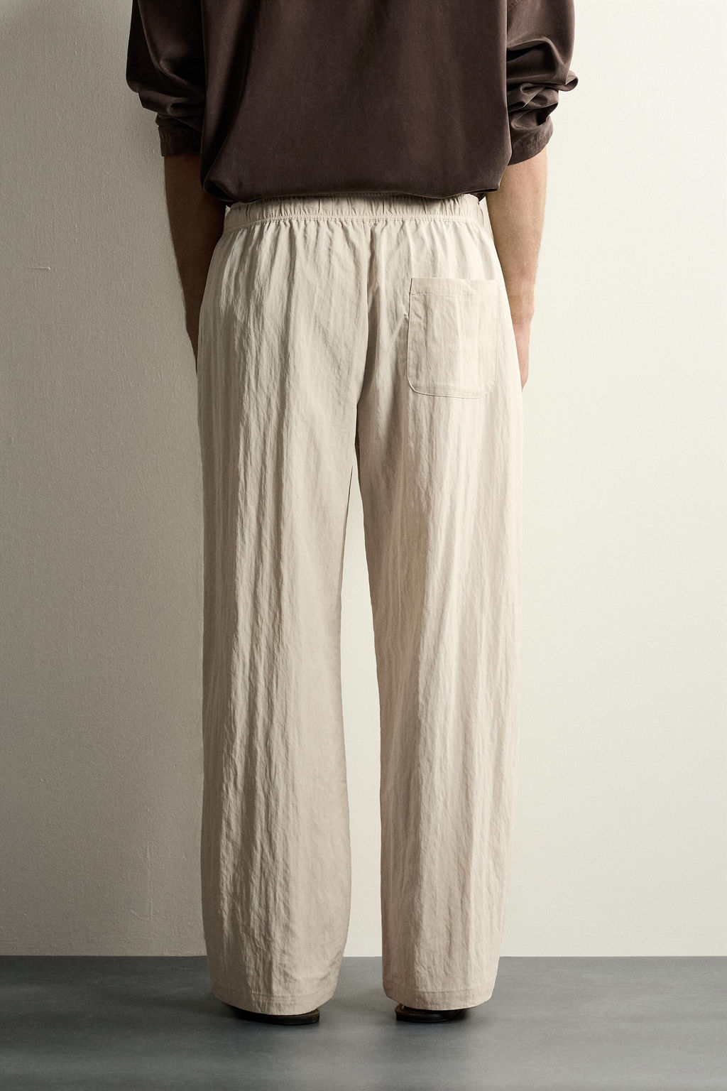 PANTAL?N T?CNICO RELAXED FIT EFECTO ARRUGADO / Beige - Zara фото 3
