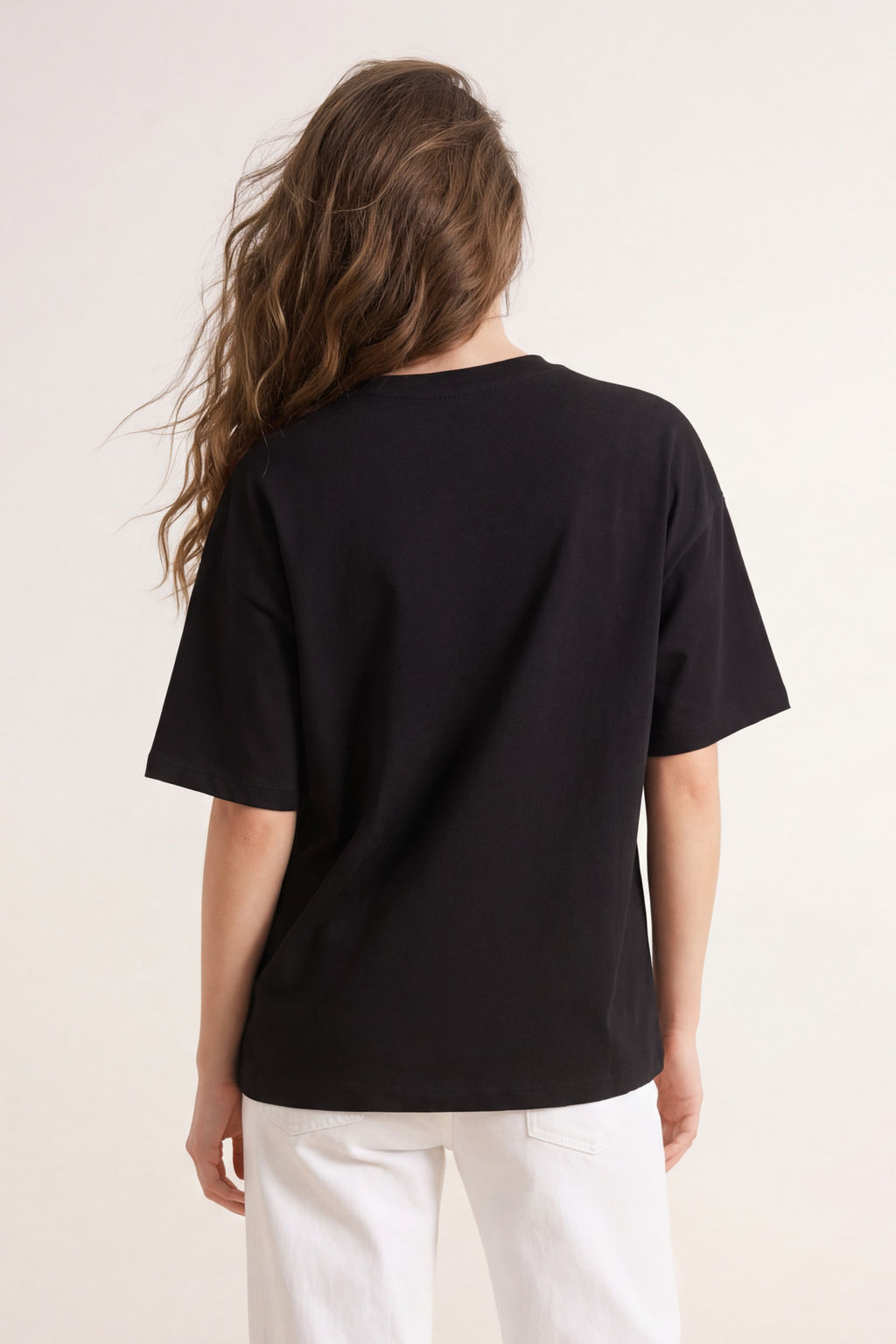 Siyah Oversize/Genis Kal?p Fular Detayl? Uzun 30/2 Penye Suprem Orme T-Shirt TWOSS26TS00057