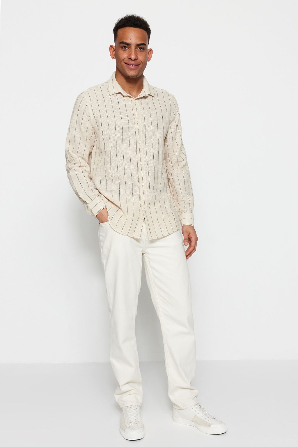 TRENDYOL MAN Siyah Cizgili Regular Fit Dokulu Gomlek TMNSS23GO00085 - Trendyolmilla фото 3