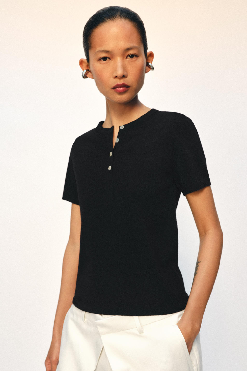 TOP PUNTO BOTONES / Negro