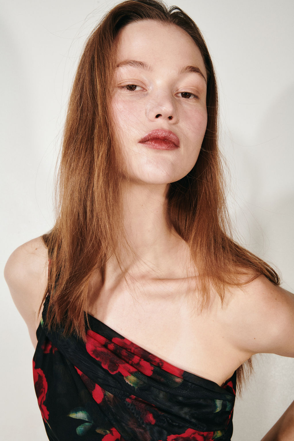 Top de un hombro con detalle enlazado - H&m фото 6