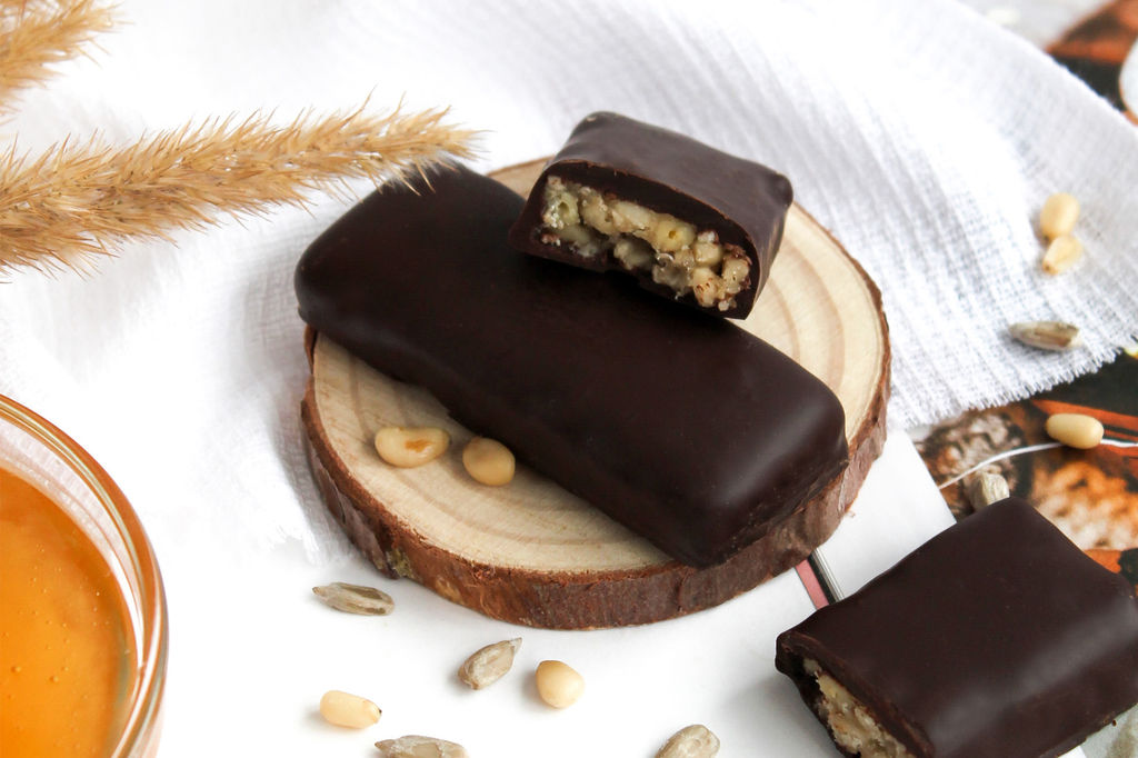 Конфета "Любимый Барнаул" темный шоколад с семенами подсолнечника и медом ручная работа Алфит 1383