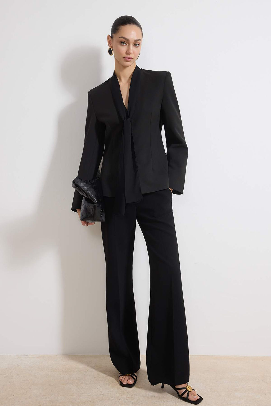 Siyah Sifon Sal Detayl? Kapama Detayl? Fitted/Vucuda Oturan Dokuma Blazer Ceket TWOSS26BC00019