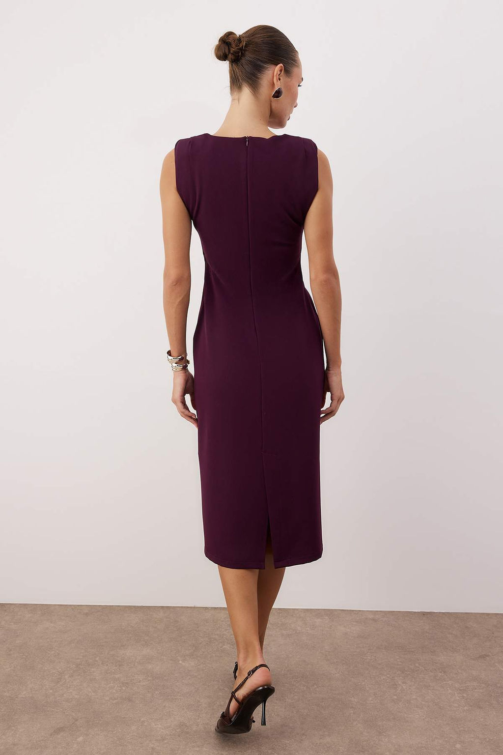 Siyah Duz Vucudu Saran Midi Dokuma Elbise TWOAW26EL00285 - Trendyolmilla фото 8