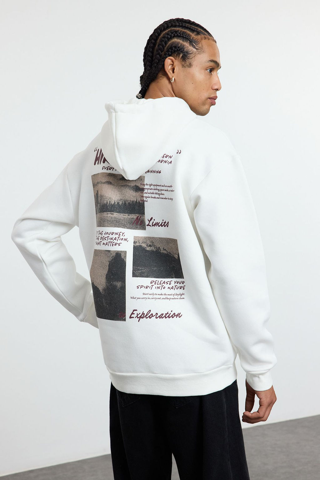 Ekru Oversize/Genis Kesim Kapusonlu S?rt Bask?l? Ici Polar/S?cak Tutan Sweatshirt TMNAW25SW00077