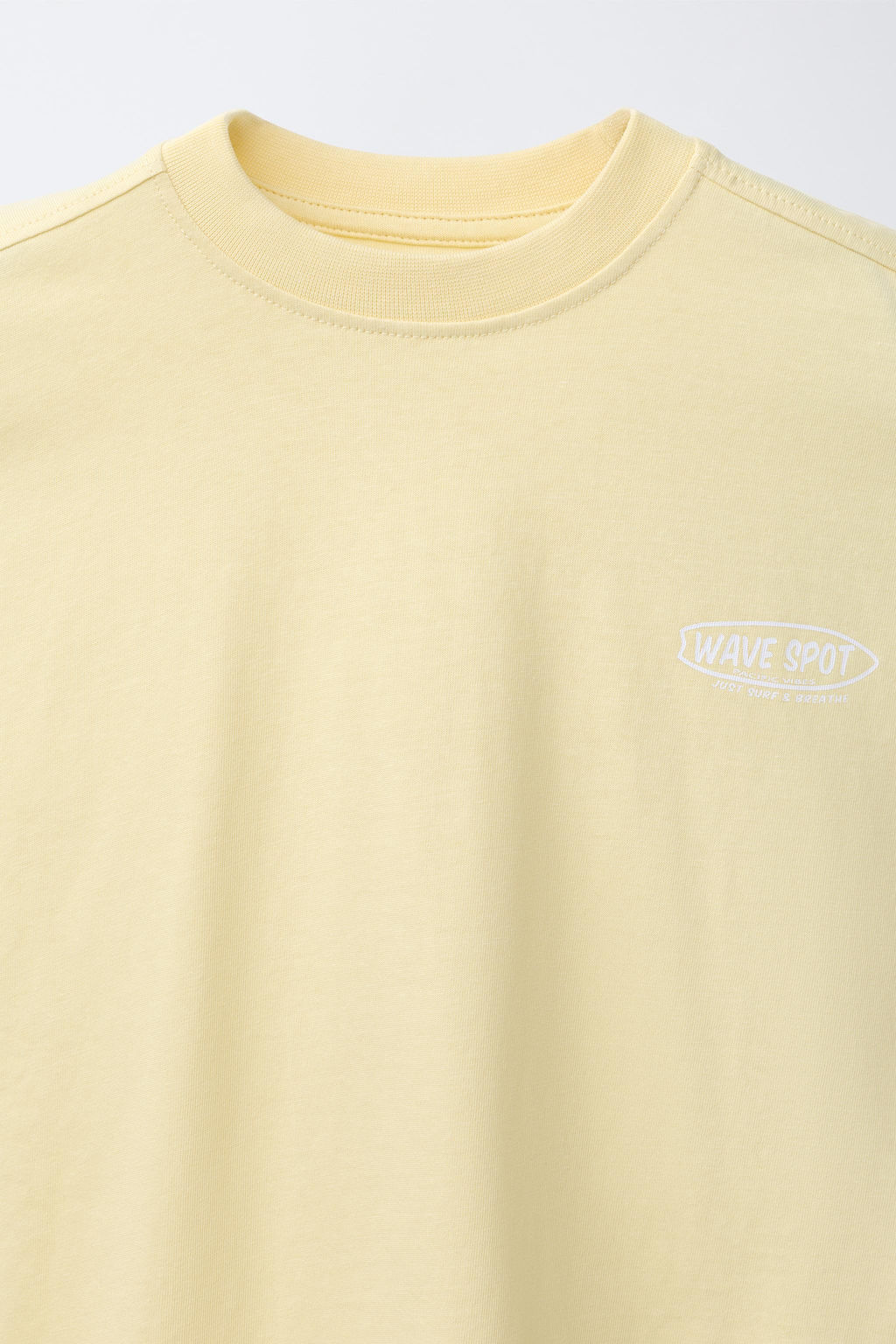CONJUNTO CAMISETA Y BERMUDA TEXTO / Amarillo claro
