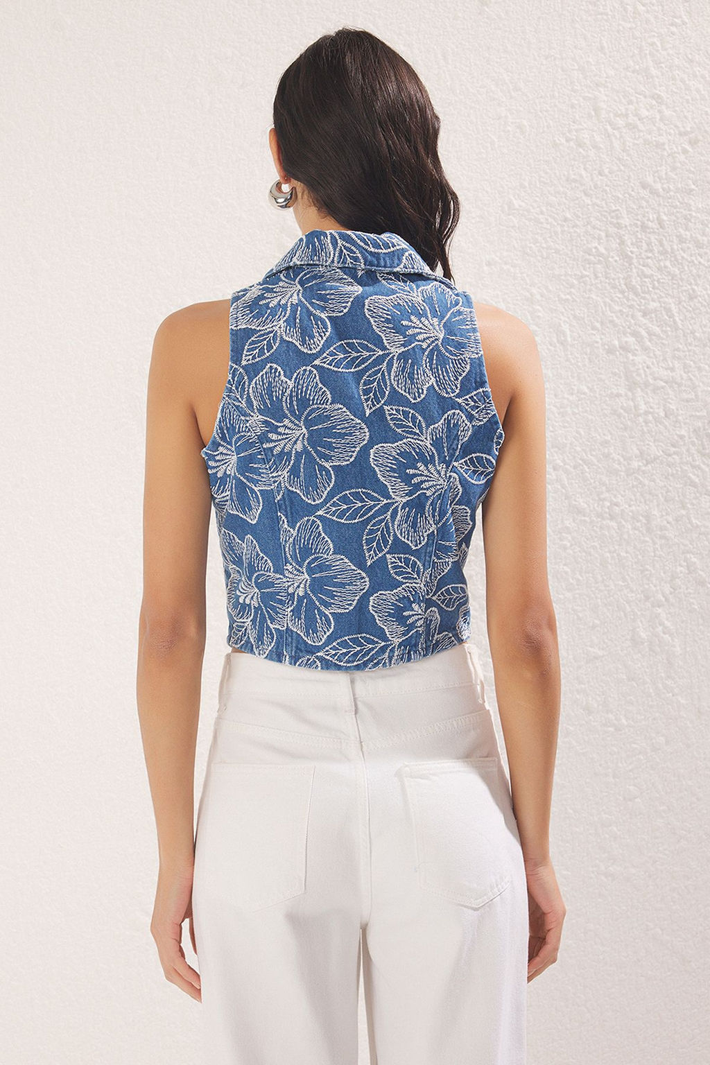 TRENDYOLMILLA Mavi Cicek Desenli Gomlek Yaka Denim Yelek TWOSS25YE00075 фото 4