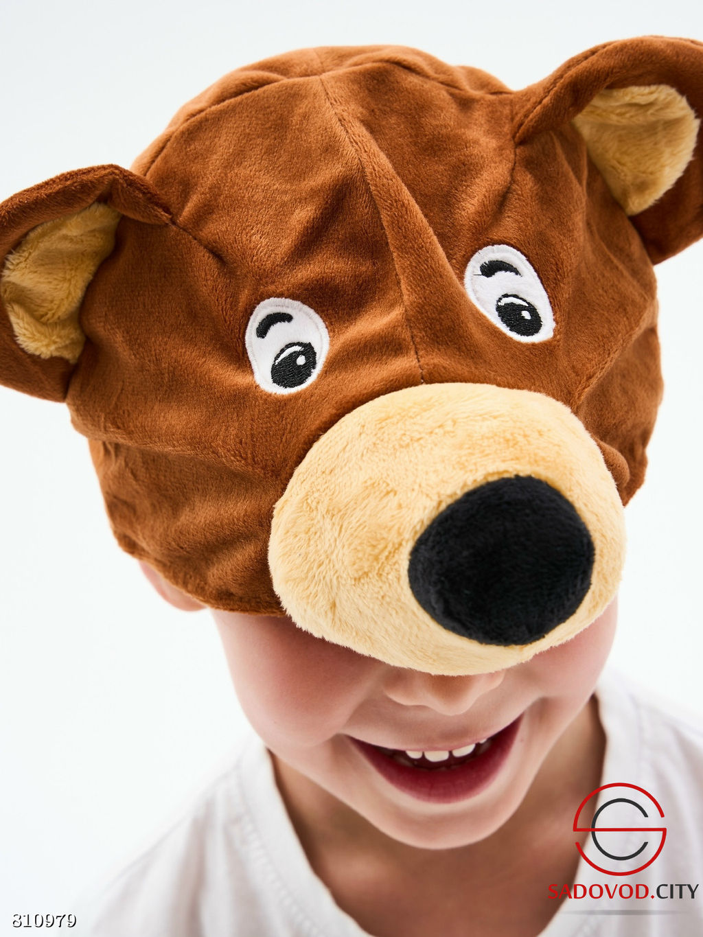 Шапка-маска "Мишка" выполнена из меха и плюша.