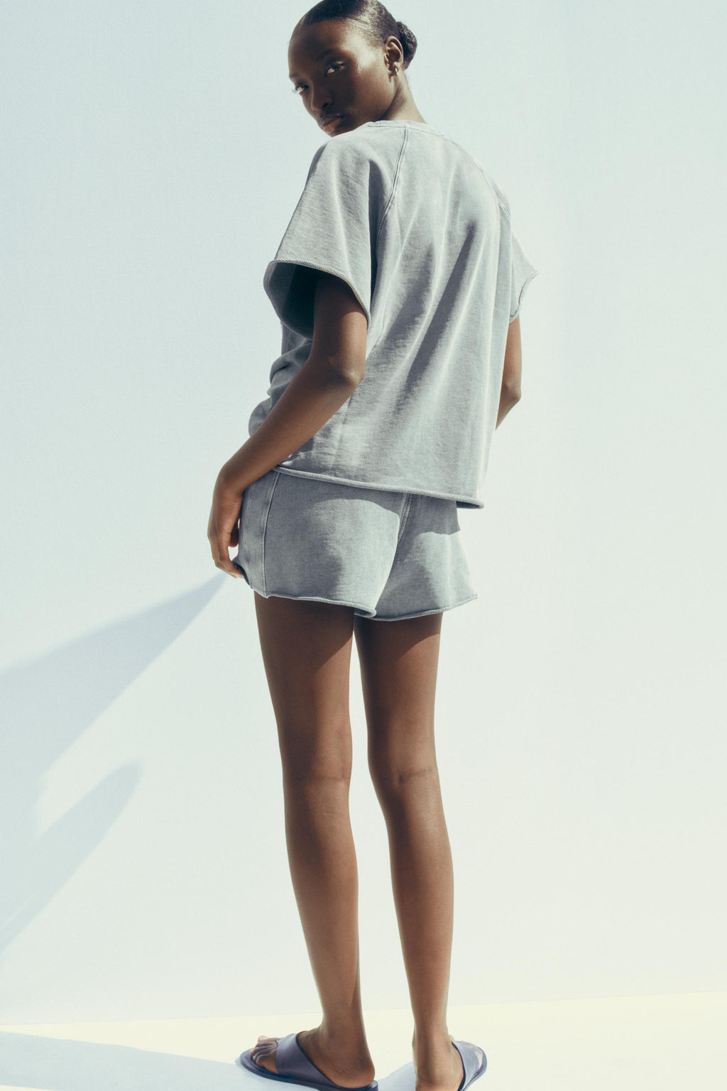 WASHED-EFFECT TEXT PLUSH SWEATSHIRT - Zara фото 18