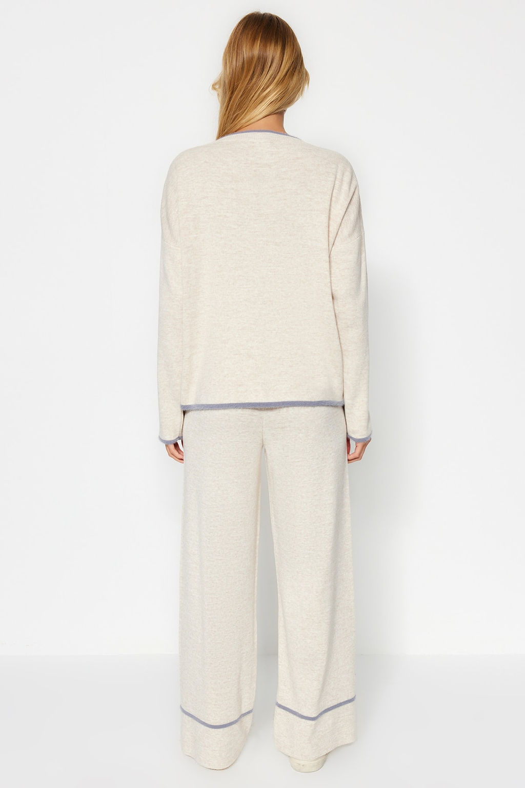 Bej Genis Kal?p Tuylu Iplik Triko Alt-Ust Tak?m TWOAW24AU00099