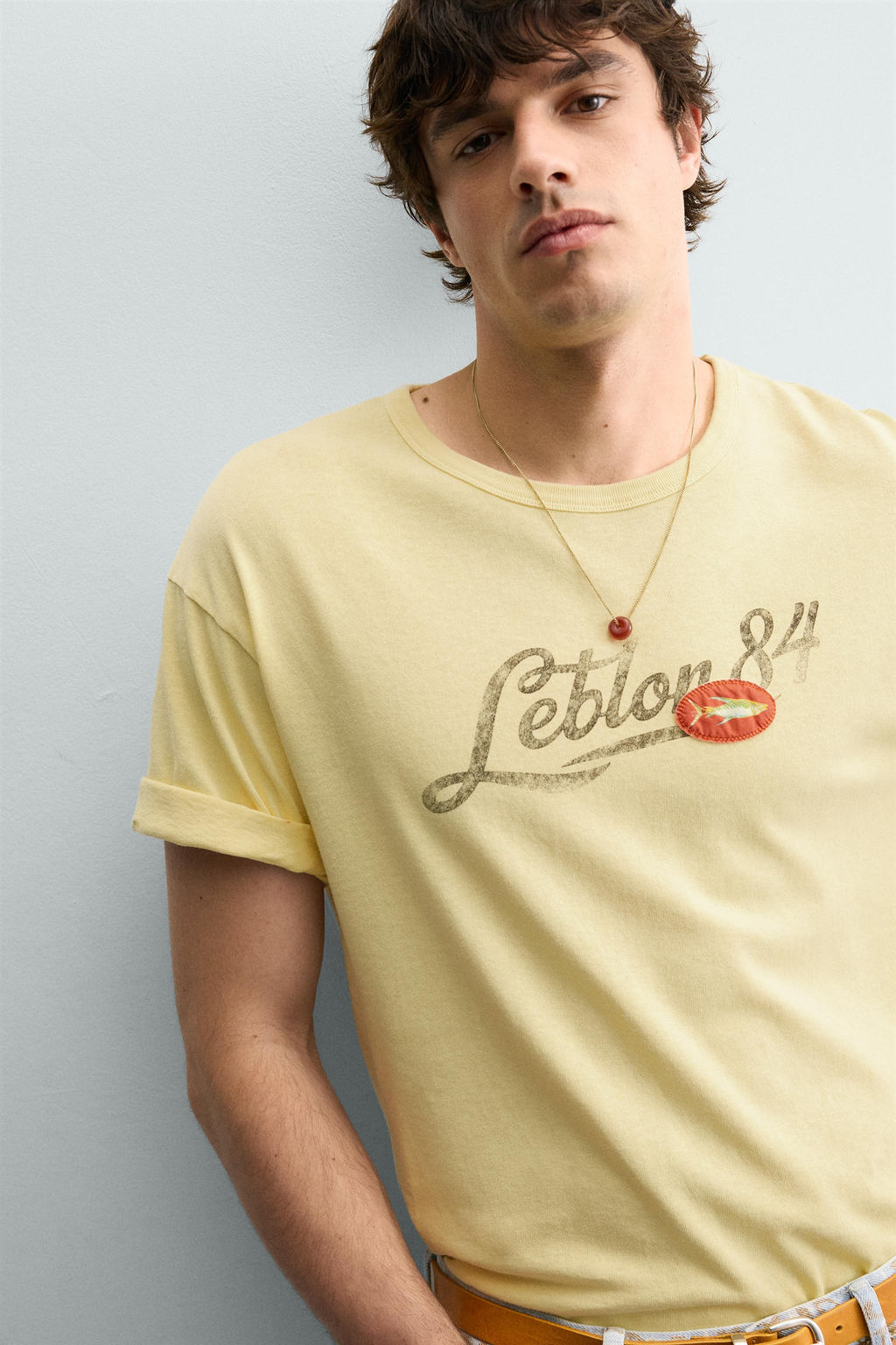 CAMISETA LAVADA LEBLON / Mantequilla