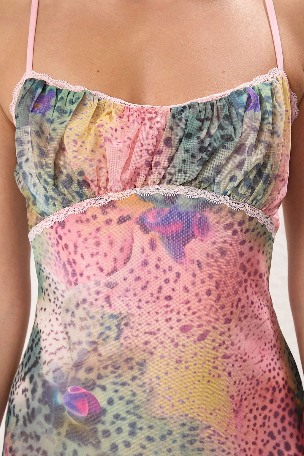 TRENDYOLMILLA Cok Renkli Soyut Desenli Volan Detayl? Astarl? Tul Orme K?sa S?k Elbise TPRSS25EL00217 фото 7