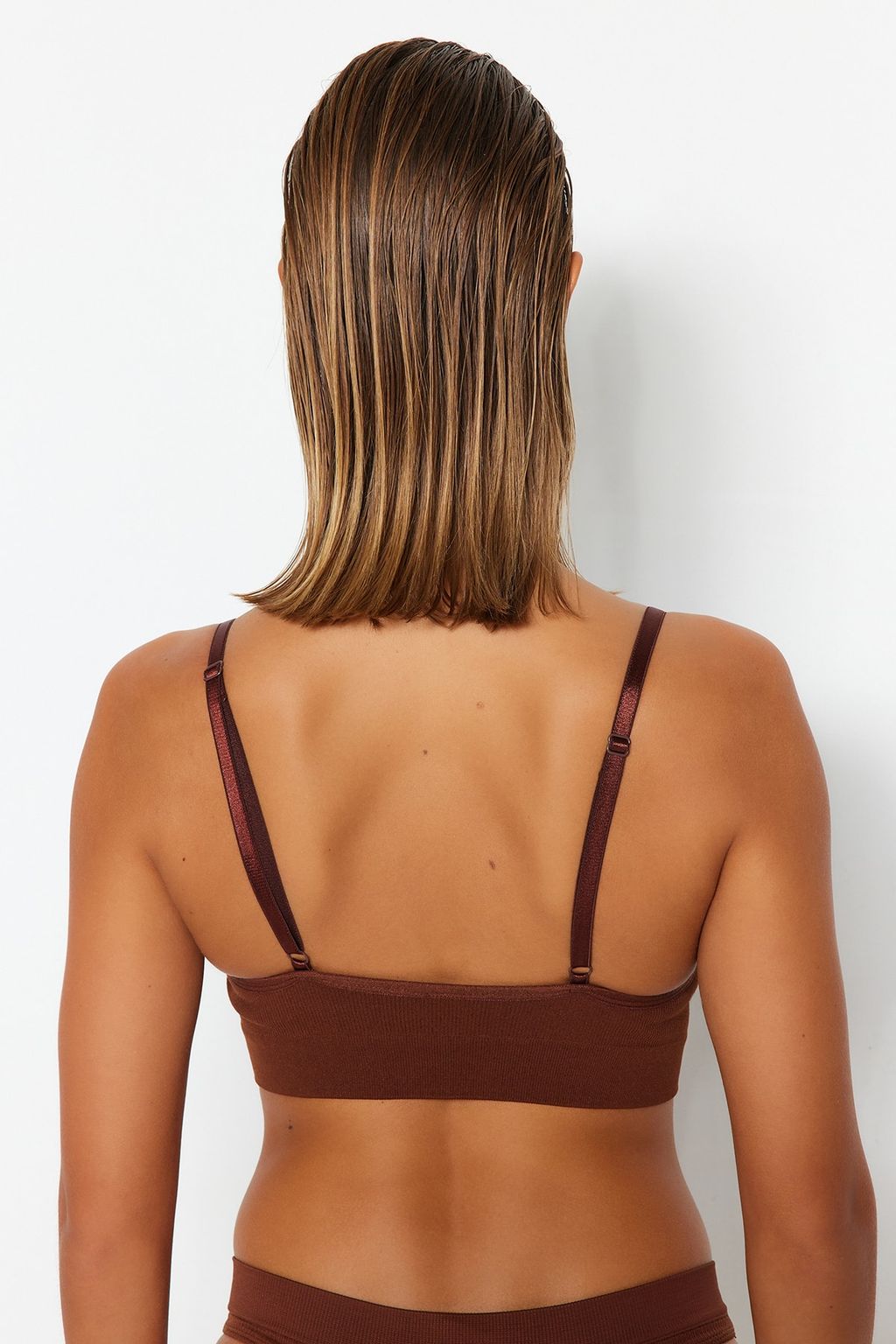 TRENDYOLMILLA Siyah Seamless/Dikissiz Ip Ask?l? Dolgusuz Balensiz Kapl? Bralette Orme Sutyen THMAW22SU0043  фото 53