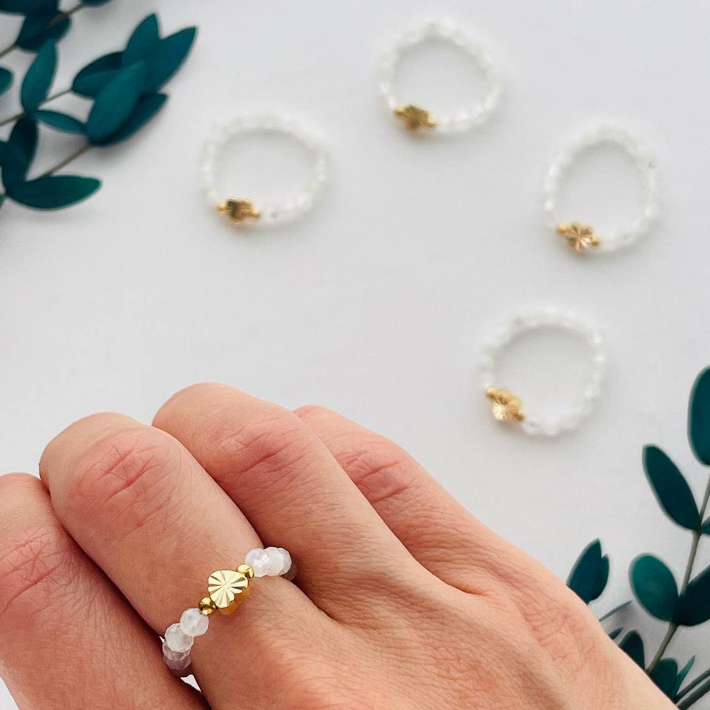 Кольцо на резинке из Лунного камня 15 р.