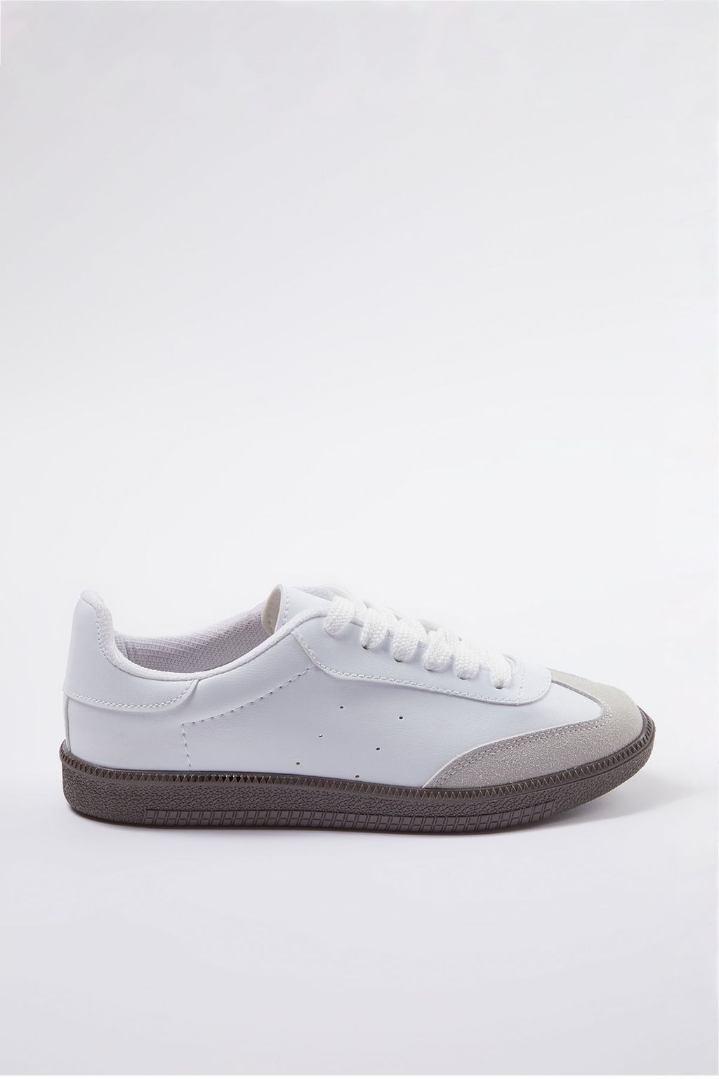 Beyaz Retro Bagc?kl? Kad?n Spor Ayakkab?
TAKAW25SN00005